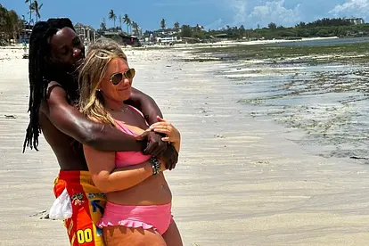 "Amore unter Palmen": Claudia und Rolence umarmen sich