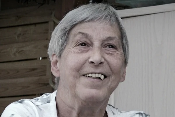 Die verstorbene "Hartz und herzlich"-Protagonistin Dagmar lächelt in die Kamera.