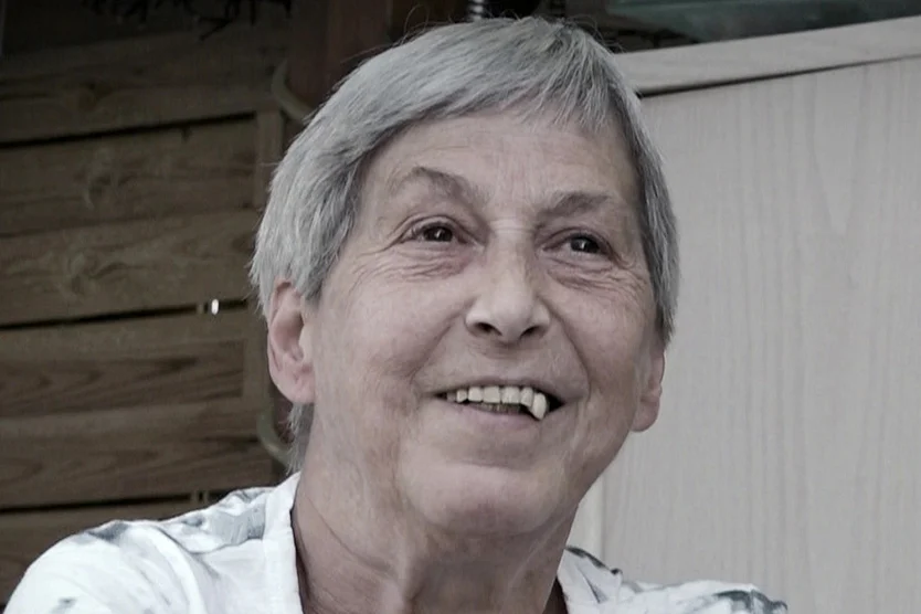 Die verstorbene "Hartz und herzlich"-Protagonistin Dagmar lächelt in die Kamera.