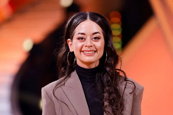 Die verletzte Profitänzerin Malika Dzumaev spürt den Zusammenhalt der "Let's Dance"-Familie.