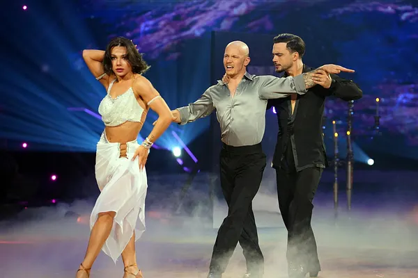 Die verbliebenen "Let's Dance"-Kandidaten der 18. Staffel geben in Show 10 bei den Triotänzen alles!