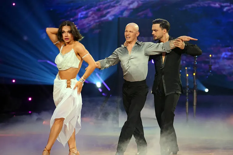 Die verbliebenen "Let's Dance"-Kandidaten der 18. Staffel geben in Show 10 bei den Triotänzen alles!
