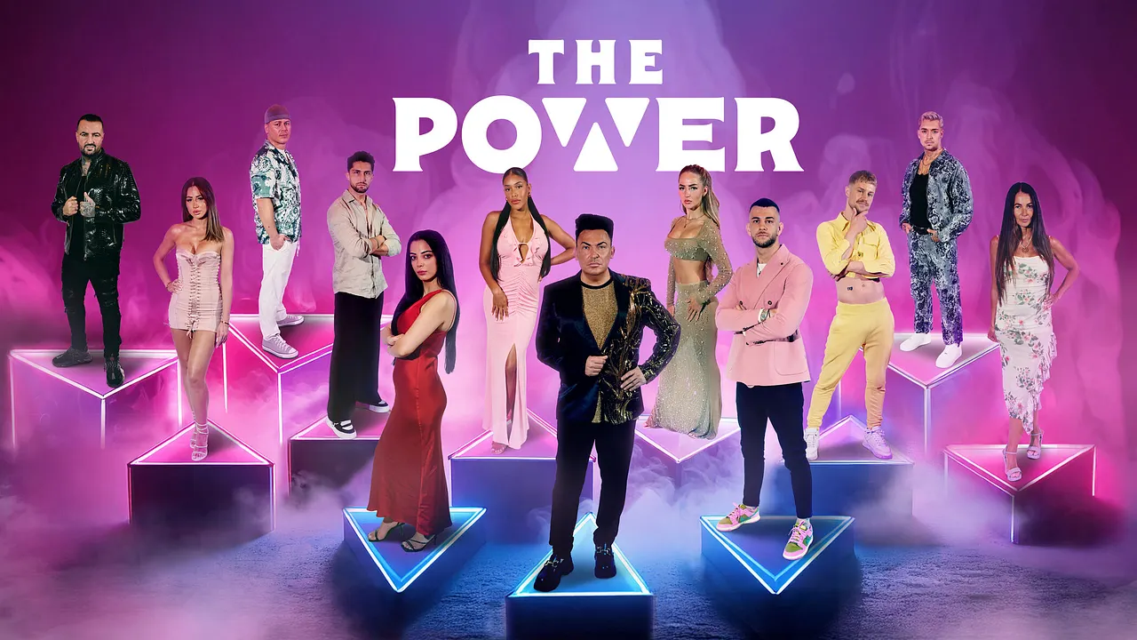 13698453_23772720 Der Cast von The Power posiert auf Dreiecken. - Foto: Joyn