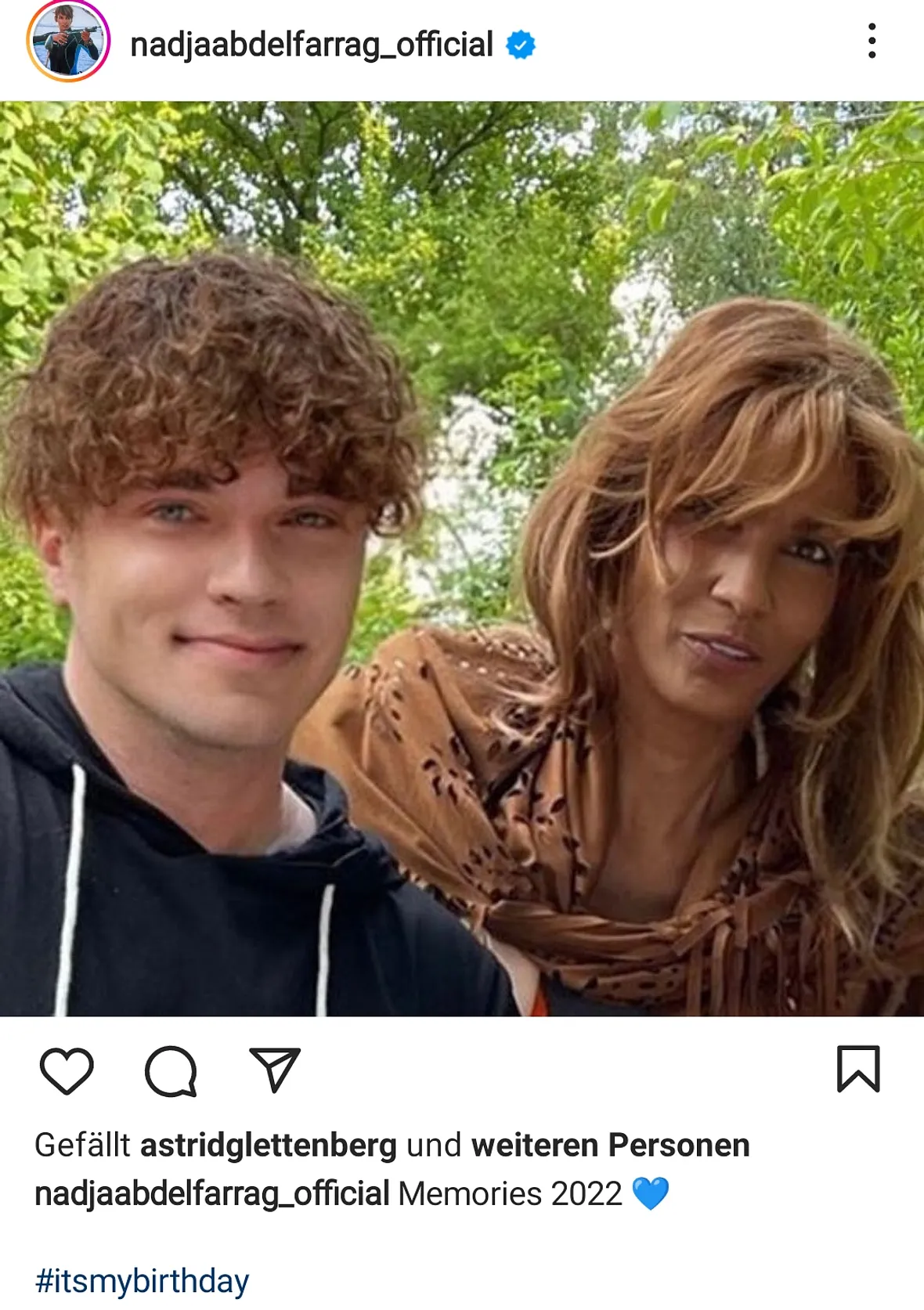 Naddel zeigt sich mit einem jungen Mann Naddel zeigt sich mit einem jungen Mann