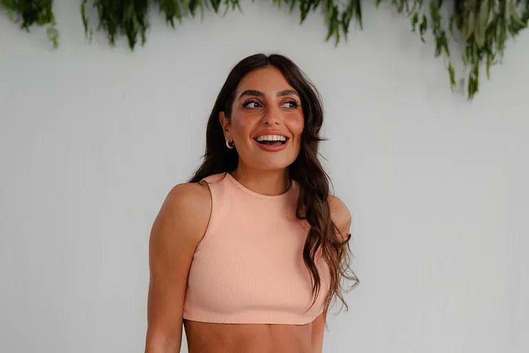 Kandidatin Aylin posiert und lächelt vor der Kamera – jetzt musste sie die Dating-Show verlassen. 