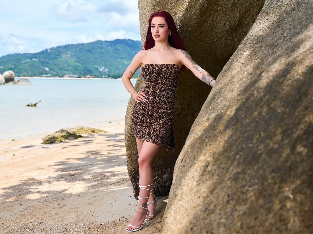 Ariel aus "Are You The One – Realitystars in Love" posiert am Strand. Ariel aus "Are You The One – Realitystars in Love" posiert am Strand.