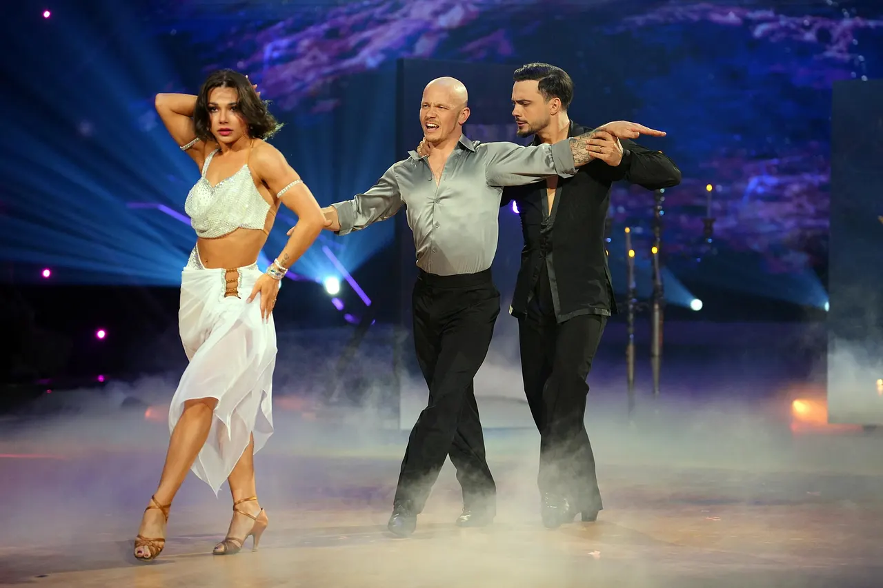 "Let's Dance"-Liveshow 10 im Liveticker Die verbliebenen Lets Dance-Kandidaten der 18. Staffel geben in Show 10 bei den Triotänzen alles! - Foto: RTL / Stefan Gregorowius