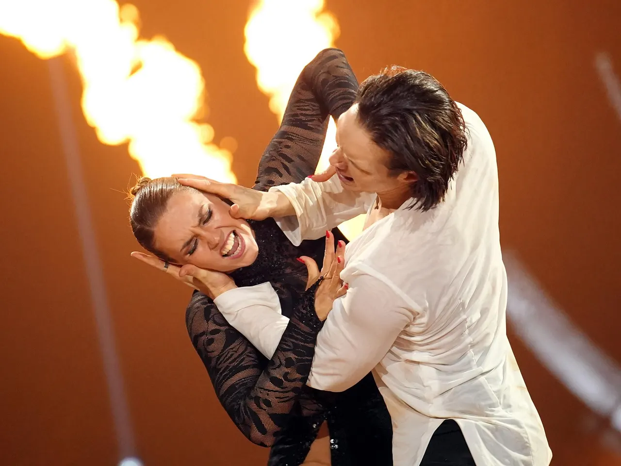 Mariia Maksina und Evgeny Vinokurov nicht Gewinner Mariia Maksina und Evgeny Vinokurov, bei ihrer fulminanten Profi-Challenge-Performance. Dass sie das wahre Lets Dance-Finale nicht gewannen, gibt Rätsel auf! - Foto: RTL / Stefan Gregorowius