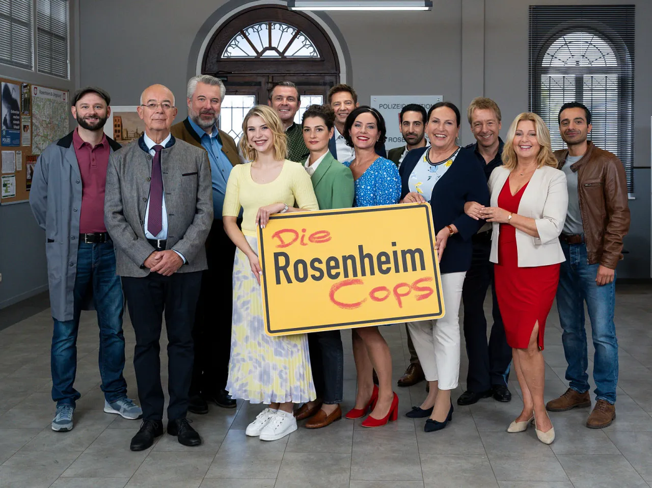 92953-0-1_0 Die Besetzung von Die Rosenheim-Cops beim Drehstart der 25. Staffel. - Foto: © ZDF / Linda Gschwentner