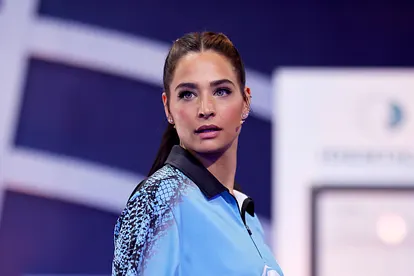 Amira Pocher guckt in die Ferne