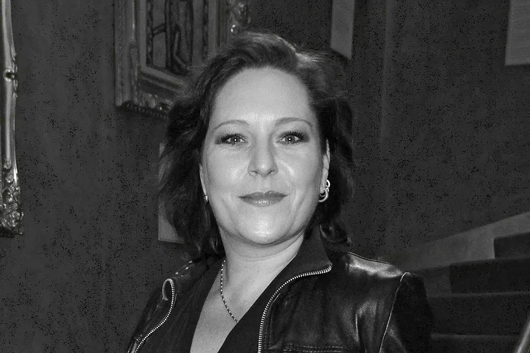 Ein Schwarz-Weiß-Bild von AnNa R.