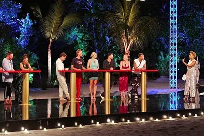 Die "Kampf der Realitystars"-Promis stehen am Pult der "Stunde der Wahrheit", während Arabella Kiesbauer diese moderiert.