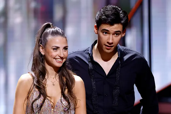 Ekaterina Leonova, die hier glücklich lächelt, und Diego Pooth, der erschrocken schaut, harmonierten sich bei "Let's Dance" bis ins Finale. 