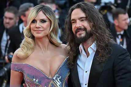 Jetzt muss Tom Kaulitz ganz stark sein! Heidi Klum kuschelt bei "GNTM" ganz ungeniert mit dem attraktiven Thomas Hayo.