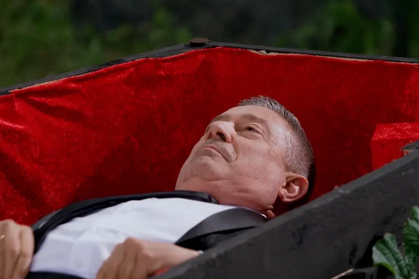 Joachim Llambi in einem Sarg bei "Die Verräter".
