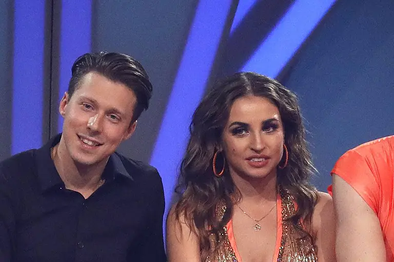 Zwischen Valentin Lusin (links) und Ekaterina Leonova (rechts) kriselt es bei den Vorbereitungen auf die "Let's Dance"-Profi-Challenge 2025. 