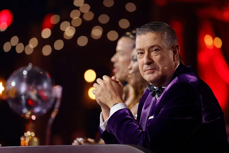 Joachim Llambi, der hier streng in die Kamera blickt, hat sich zum Ende von "Let's Dance" und seiner Jury geäußert. 
