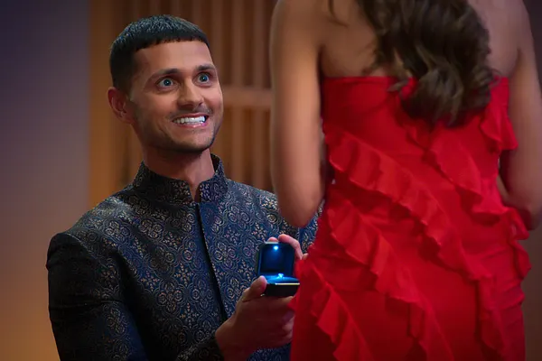 Love is Blind: UK (Netflix) Kal in Staffel 2 wie er Sarover einen Antrag macht!