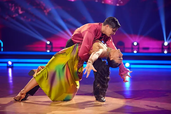 Alexandru Ionel wird Marie Mouroum im Halbfinale nicht auf der Bühne im Arm halten können! Sie ist raus!
