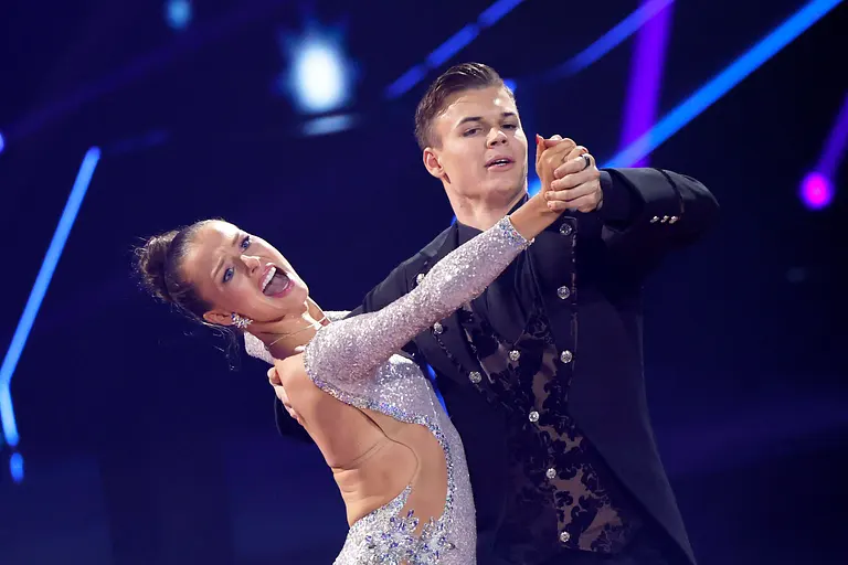 Patricija Ionel mit Promi-Schützling Taliso Engel auf der "Let's Dance"-Bühne. Beim Training kam es jetzt zu einem Zwischenfall.