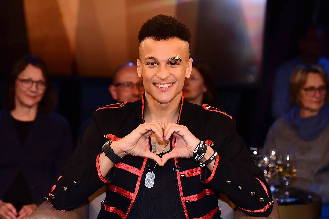 Prince Damien sehnt sich nach einer Partnerschaft. Doch bisher hatte er einfach kein Glück in der Liebe. Jetzt packt er aus!