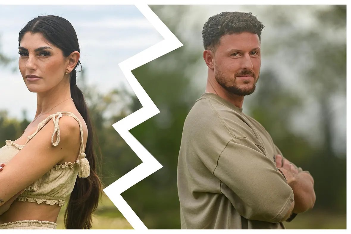 Yeliz Koc und Jannik Kontalis posieren für "Prominent getrennt", beide stehen Rücken zu Rücken und mit verschränkten Armen, in der Mitte teilt ein Blitz das Bild in zwei