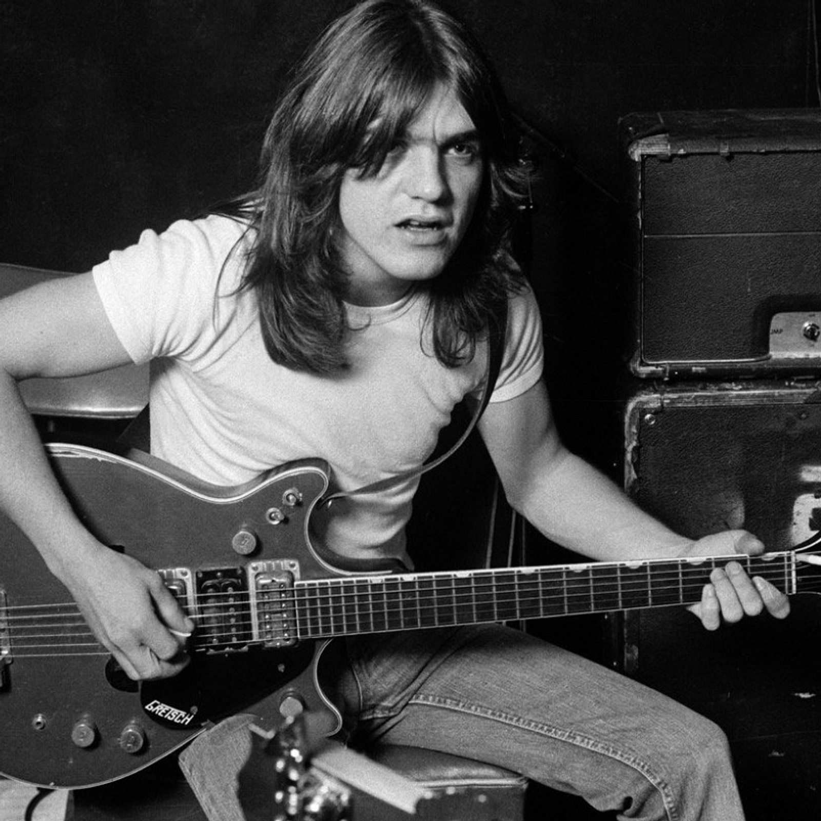 Янг групп. Малькольм AC DC. Malcolm young в молодости. Гитарист группы AC DC малькальмьян фотографии. AC DC Malcolm young.