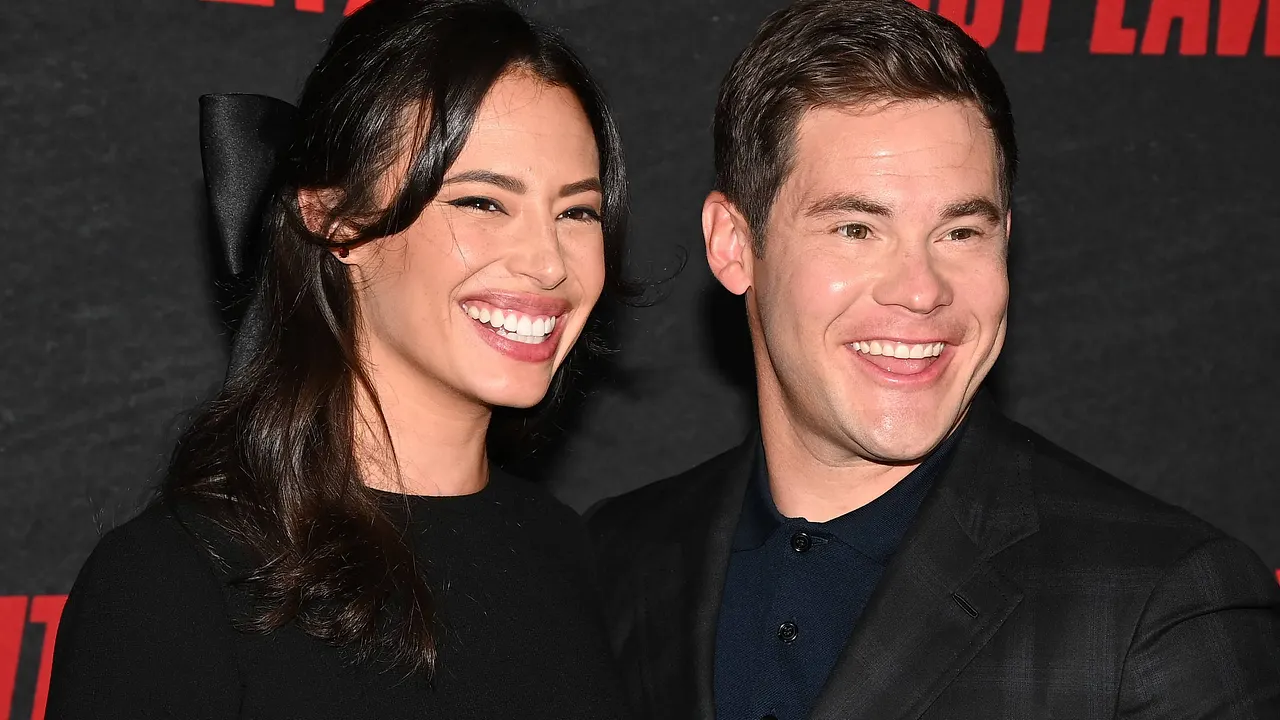 Adam DeVine & Chloe Bridges Adam DeVine & Chloe Bridges - Foto: Imago / ZUMA Wire