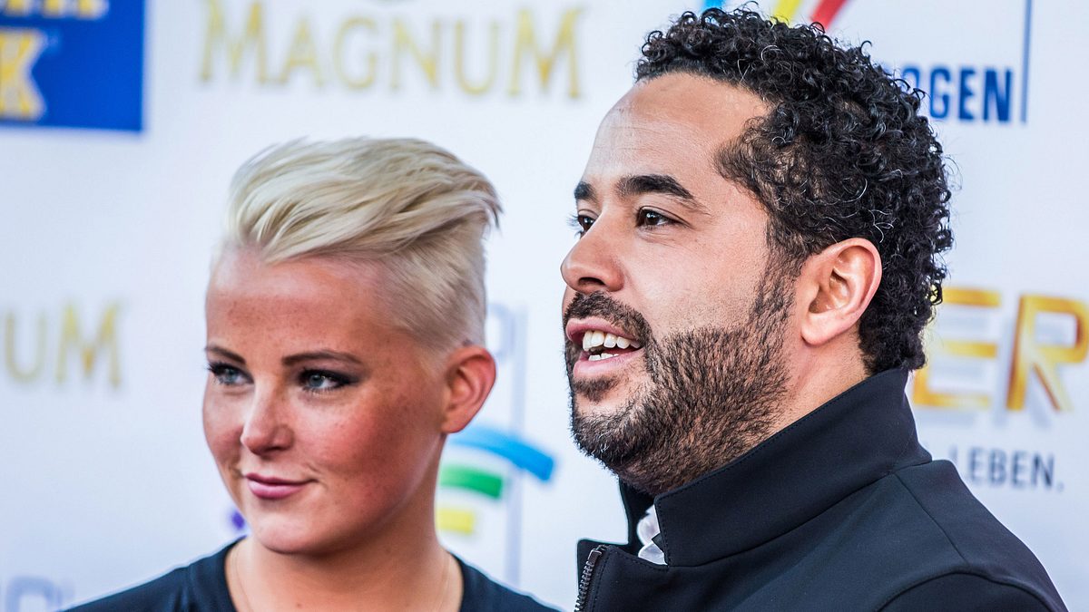 Adel Tawil und Freundin Lena verliebt auf einer Radio Preisverleihung