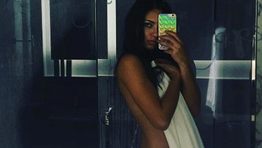Adriana Lima lässt die Hüllen fallen - Foto: Instagram/ adrianalima