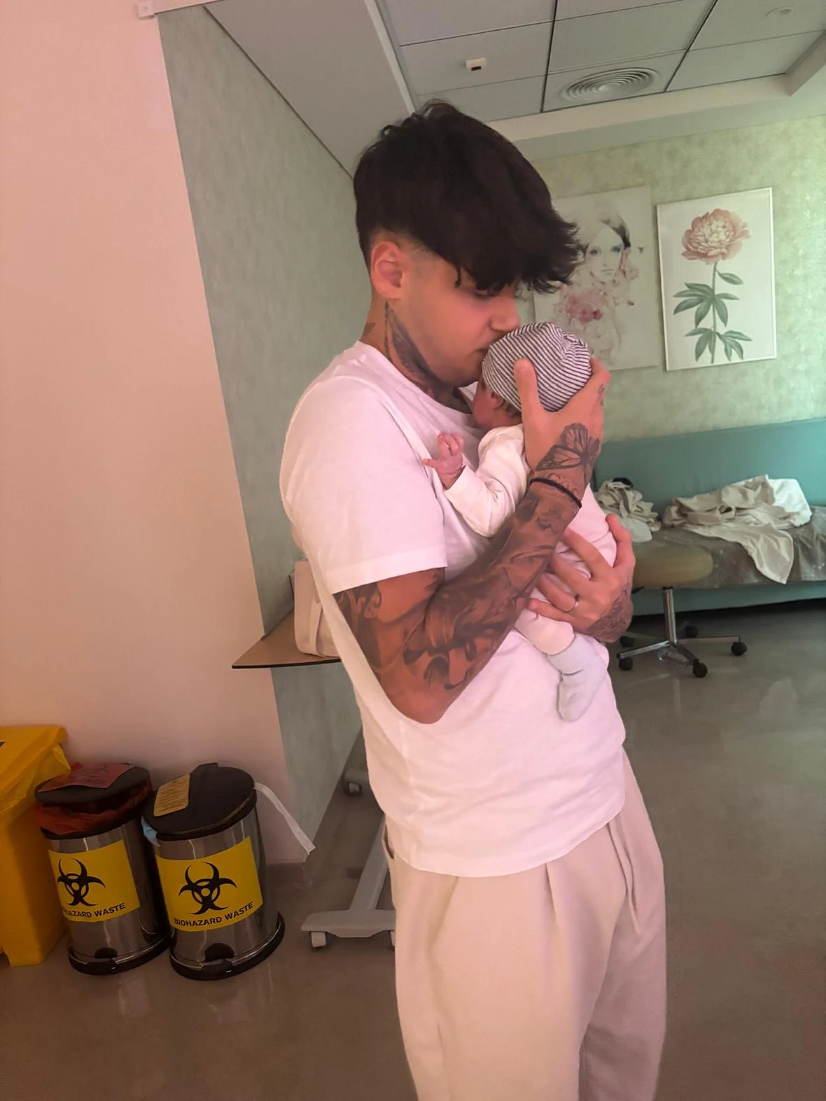 Akka & Söhnchen Emilio Yakup Akkaya Akka & Söhnchen Emilio Yakup Akkaya