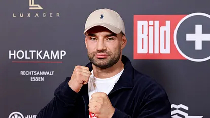 Aleks Petrovic mit erhobenen Fäusten