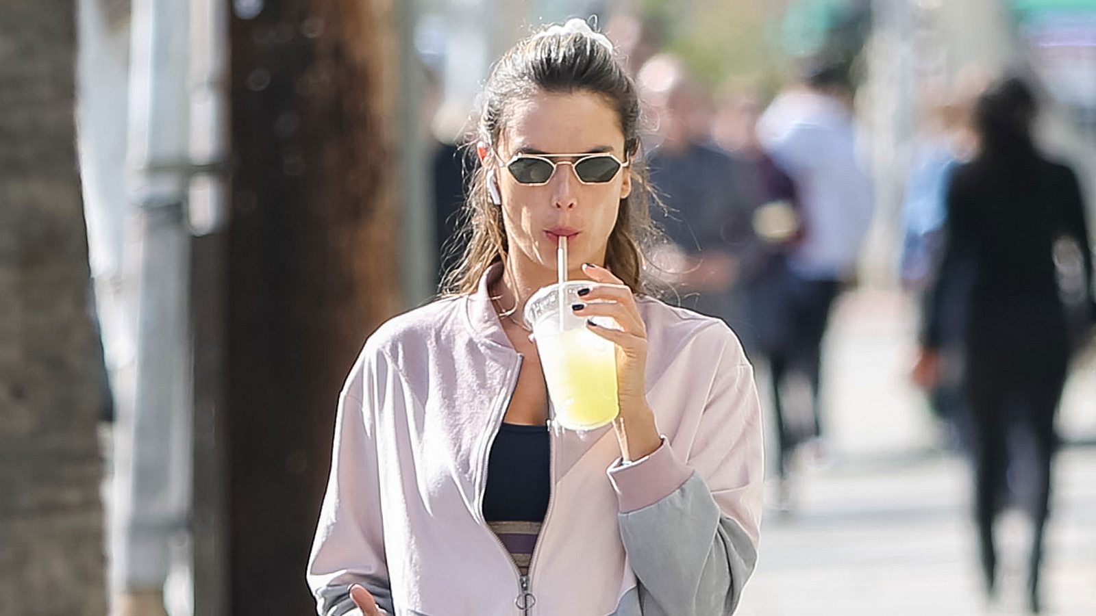 Alessandra Ambrosio: Mit ihrem Power-Juice fit durch den ...