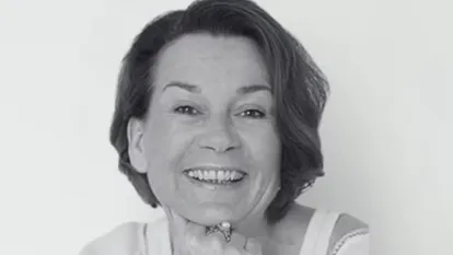 Alexandra Fröhlich lächelt in die Kamera