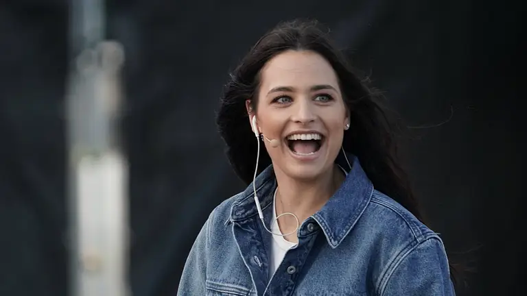 Amira Pocher stellt Fans die Frage aller Fragen