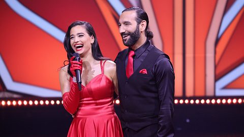 Massimo Sinatò und Amira Pocher - Foto: Andreas Rentz/Getty Images