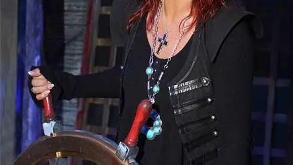 Heiße Piratenbraut: Andrea Berg steuert ihr Schiff.