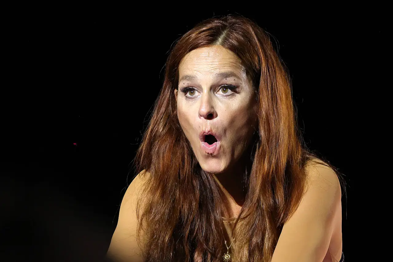 andrea-berg-geburtstag-imago828695260 Andrea Berg reißt überrascht den Mund und die Augen auf. Sie trägt offene Haare. - Foto: IMAGO / Bildagentur Monn