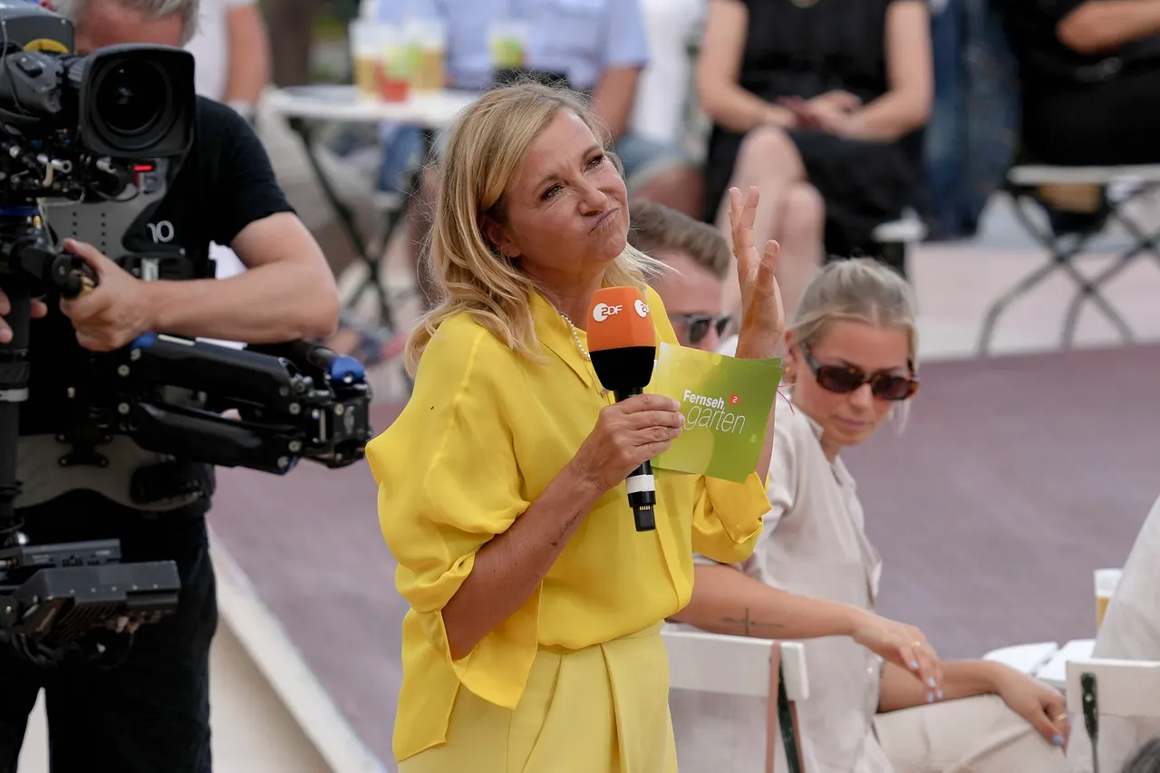 Moderatorin Andrea Kiewel im ZDF-Fernsehgarten. - Foto: Imago / BOBO