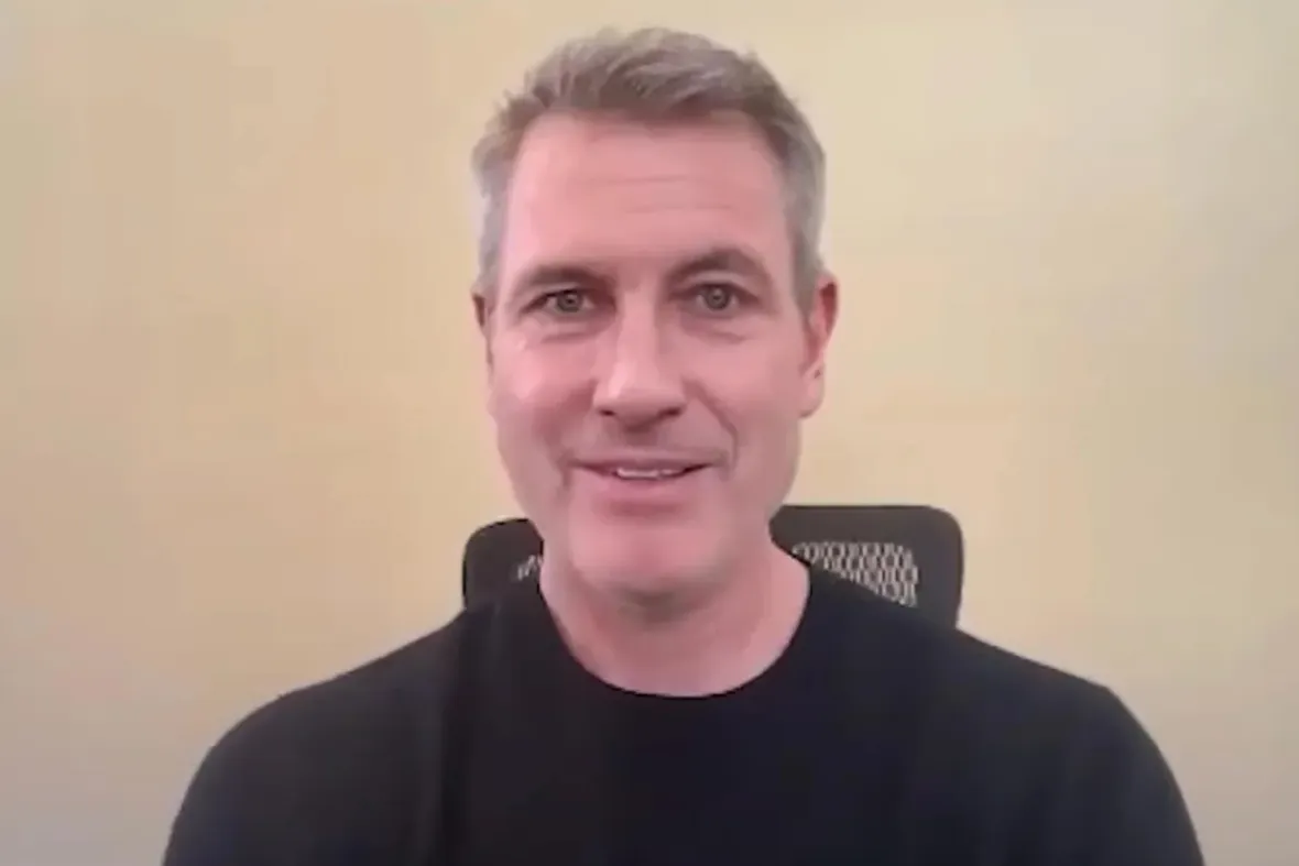 Andy Byron in einem YouTube-Video von Astronomer.