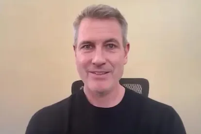 Andy Byron in einem YouTube-Video von Astronomer.