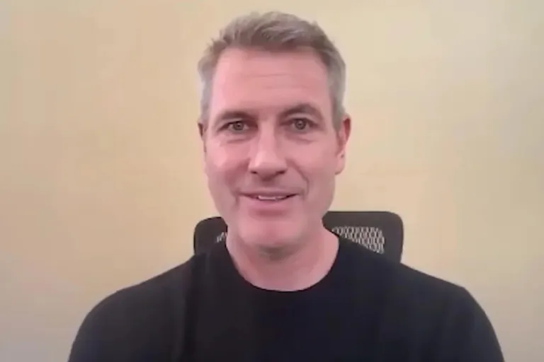 Andy Byron in einem YouTube-Video von Astronomer.