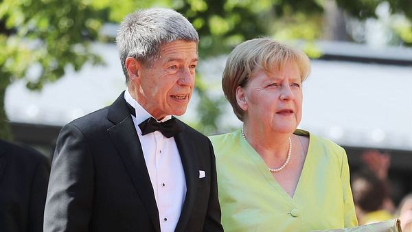 Angela Merkel und Joachim Sauer - Foto: IMAGO / Sammy Minkoff