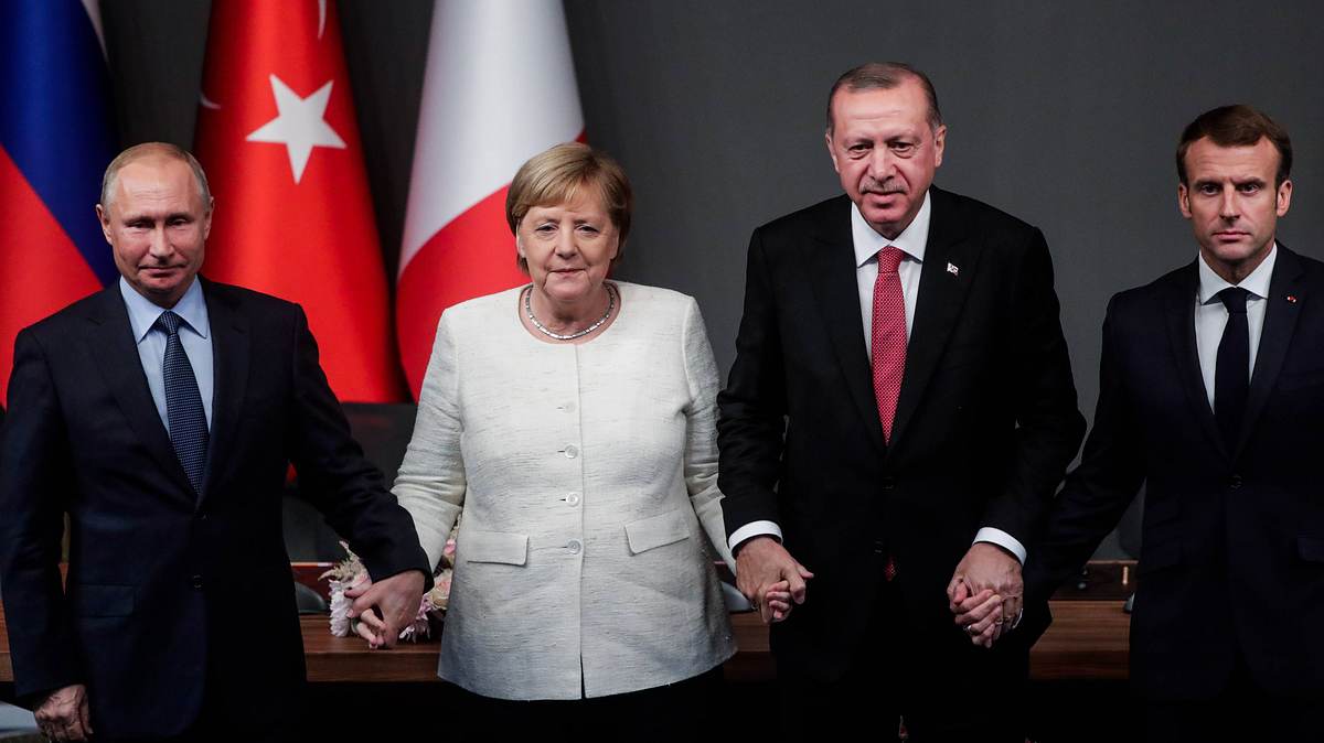 Angela Merkel mit Putin, Erdogan und Macron