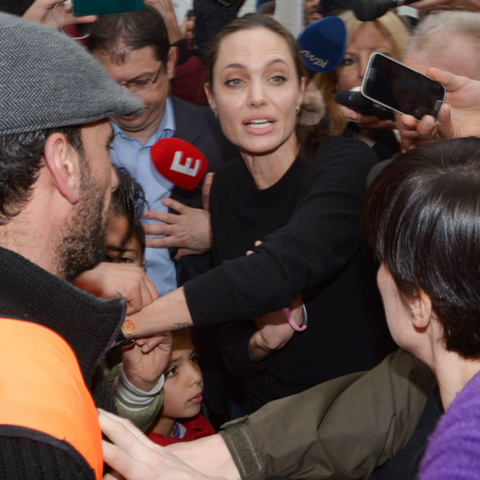 Heldentat: Angelina Jolie hat mehrere Kinder gerettet ...