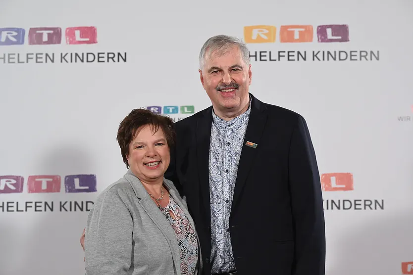 "Bauer sucht Frau"-Paar Anja und Bruno Rauh posiert bei einem Event von RTL.