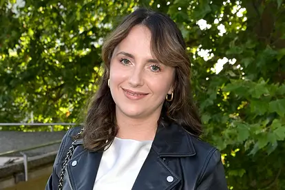 Anna Heiser macht sich große Sorgen um ihren Sohn, der nach einer Routine-OP plötzlich ein zweites Mal operiert werden musste