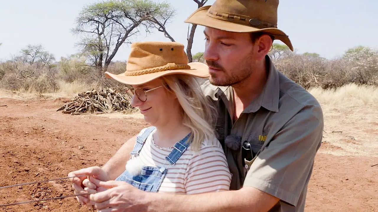 Anna Heiser geht nach Ehekrise nach Polen Bauer sucht Frau-Landwirt Gerald legt die Arme um Ehefrau Anna Heiser. - Foto: RTL