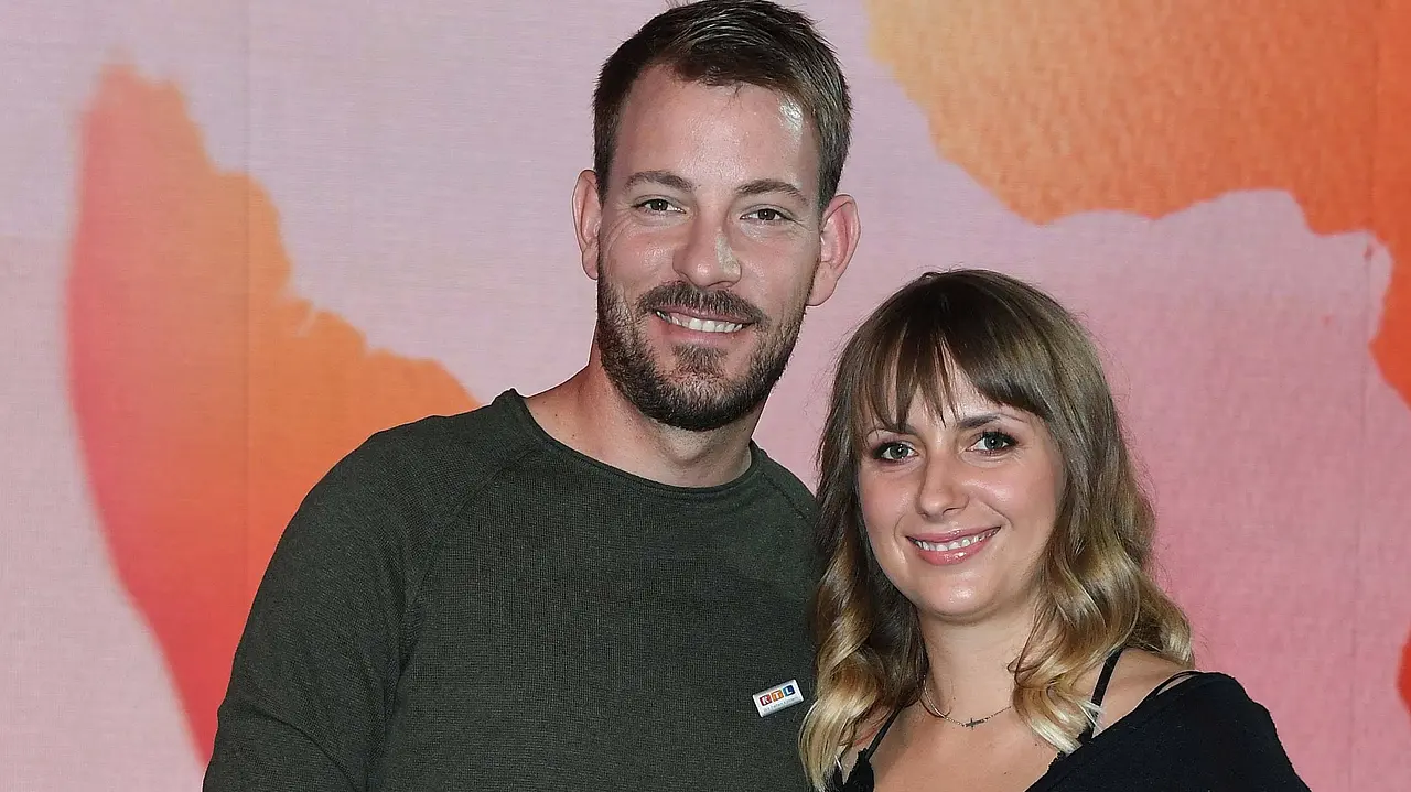 Anna Heiser und Gerald Anna Heiser und Gerald posieren auf dem roten Teppich - Foto: IMAGO / Revierfoto