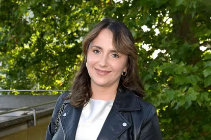 Anna Heiser, hier noch entspannt in die Kamera lächelnd, ist aktuell sehr traurig. Der bevorstehende Umzug bereitet ihr Sorge.